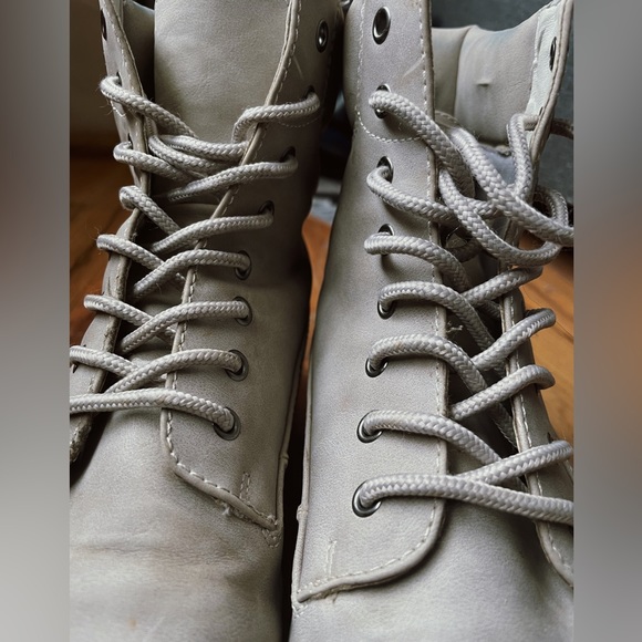 Cliffs by White Mountain Durable Boots - Picture 7 of 9